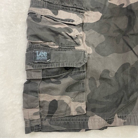 Lee dungarees camo cargo shorts Sz 32 - Picture 3 of 8